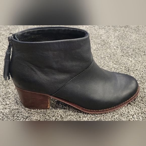 TOMS Leila Boots Size 8 Black Chunky Leather Block Heel Back Zip Tassel - Picture 3 of 11
